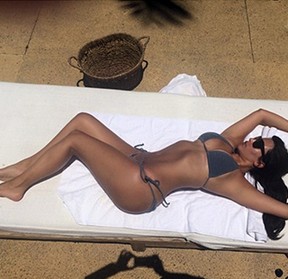 Kim Kardashian de biquíni no México (Foto: Instagram / Reprodução)