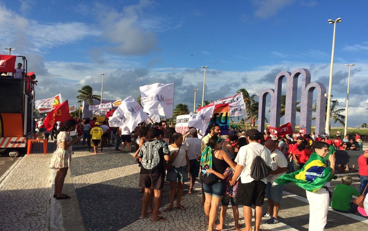 Protesto contra Temer ocorre na Orla de Atalaia em Aracaju | SE ... - Globo.com