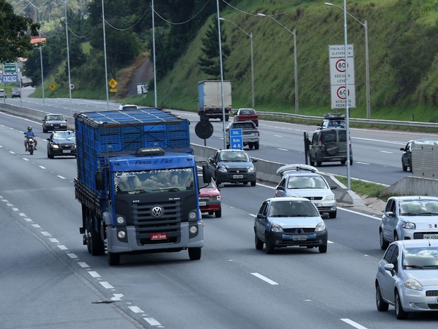 Movimento de veículos na Rodovia Fernão Dias, sentido MG, nesta quarta (23) (Foto: Luis Moura/WPP/Estadão Conteúdo)