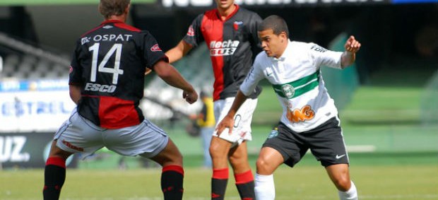 Denis Coritiba 1 x 1 Colón (Foto: Divulgação / Site oficial do Coritiba)