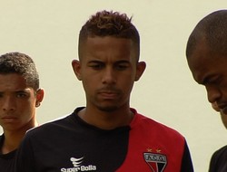 Recife, volante do Atlético-GO (Foto: Reprodução/TV Anhanguera)