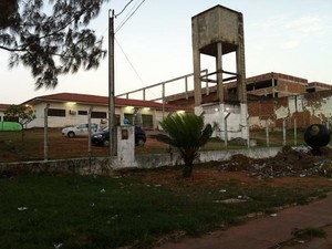 Complexo Penal João Chaves, na Zona Norte de Natal, foi interditado e não pode receber novos presos (Foto: Caroline Holder/G1)
