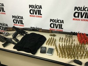 Material apreendido em Juiz de Fora (Foto: Polícia Civil/Divulgação)
