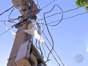 Pipas presas na fiação elétrica provocaram mais de 700 interrupções de energia no mês de junho deste ano no Pará (Foto: Reprodução/TV Liberal)