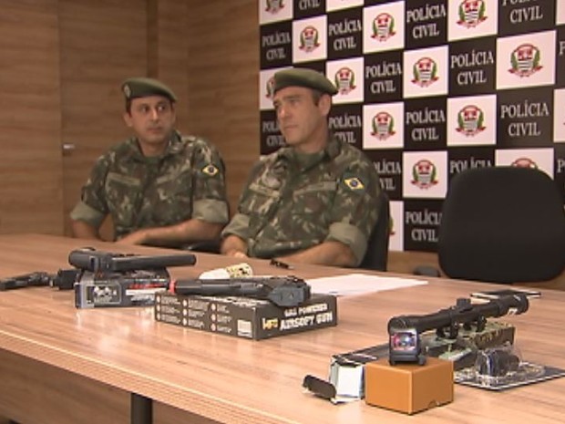Operação das polícias e do exército apreende réplicas de armas de fogo (Foto: Reprodução/ TV TEM)
