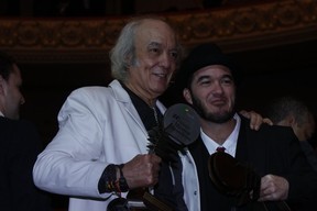 Erasmo Carlos com o filho Alexandre Pessoal em prêmio no Rio (Foto: Arquivo/Ag News)