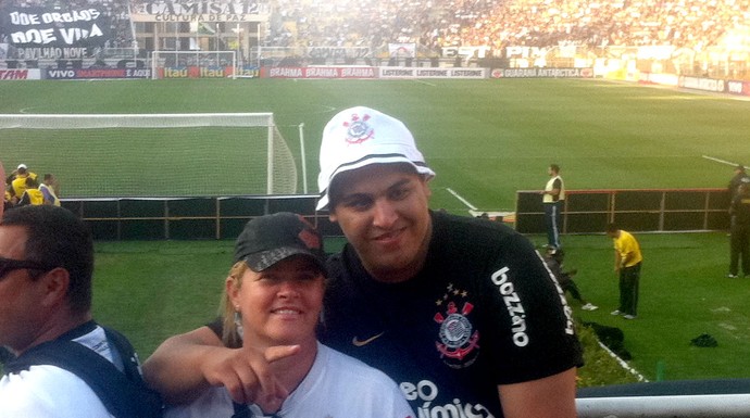 Paixão pelo Corinthians une argelino com brasileira que mora em Sorocaba