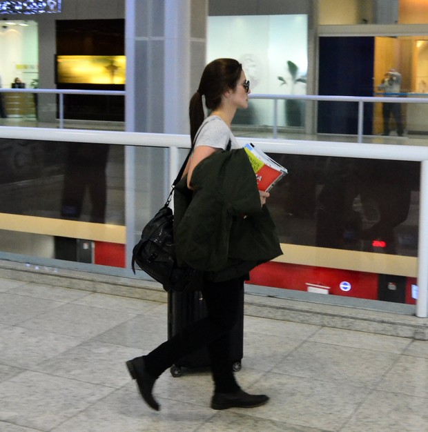 Cleo Pires no aeroporto (Foto: William Oda / AgNews)
