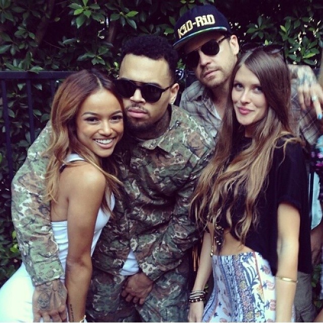 Chris Brown com a namorada e amigos (Foto: Reprodução/Instagram)