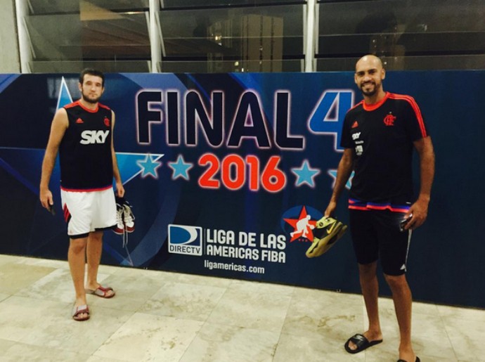 Mingau e Marquinhos no Domo Bolivariano, na Venezuela, para a disputa do Final Four (Foto: Reprodução/Instagram) Mingau e Marquinhos no Domo Bolivariano, na Venezuela, para a disputa do Final Four (Foto: Reprodução/Instagram)