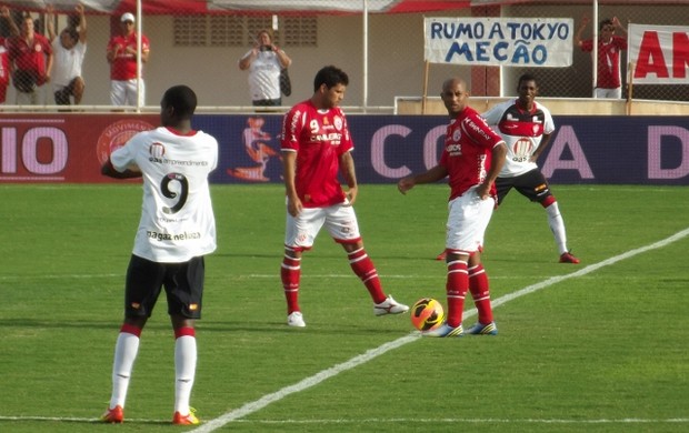 Marquinhos e Marcelo Nicácio marcaram os gols do Vitória (Foto: Jocaff Souza)