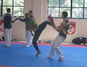 Michael Soares treino taekwondo (Foto: Matheus Tibúrcio / Globoesporte.com)