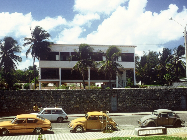 Foto antiga do primeiro projeto de Niemeyer em Fortaleza.  (Foto:  Michael B. Williams/Arquivo Pessoal)