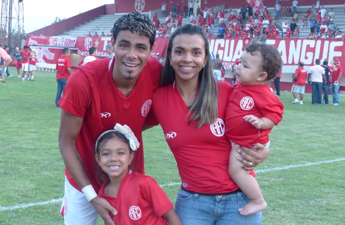 Léo Rocha e família América 2 x 0 Americano (Foto: Thiago Lima)