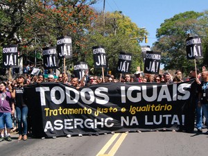 Servidoers do GHC protestaram na Zona Norte de Porto Alegre (Foto: Natalie Abrahão/Aserghc)