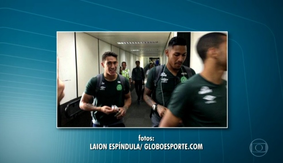 Jogadores da Chapecoense embarcam em São Paulo (Foto: Reprodução/TV Globo)