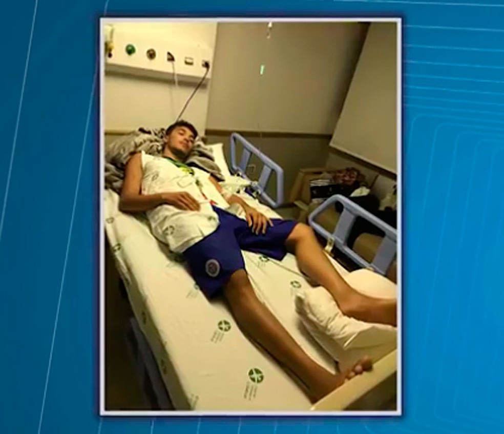 Iago ficou internado por cinco dias após ter sido picado por uma jararaca (Foto: Reprodução/ TV Bahia)