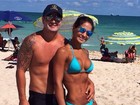 Mayra Cardi curte praia ao lado do marido: 'Na cor do pecado'