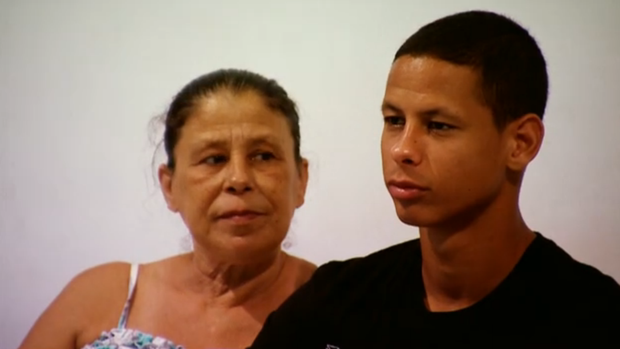 Jonathan Fernandes e a mãe; Base; Botafogo; SporTV Repórter (Foto: Reprodução SporTV)