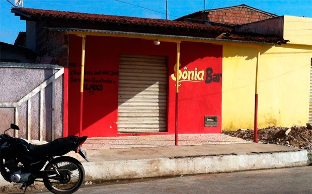 Sônia Bar, onde os quatro primos foram baleados e três morreram (Foto: Rafael Barbosa/G1)