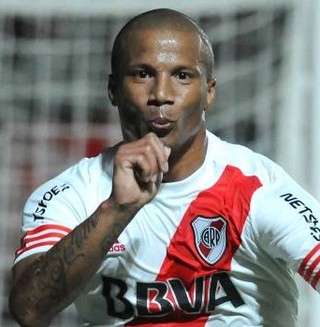 Além de Teo Gutiérrez, Timão tenta contratação de meia do River Plate