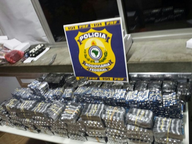 Medicamentos apreendidos em Oliveira (Foto: Polícia Rodoviária Federal/Divulgação) Medicamentos apreendidos em Oliveira (Foto: Polícia Rodoviária Federal/Divulgação)