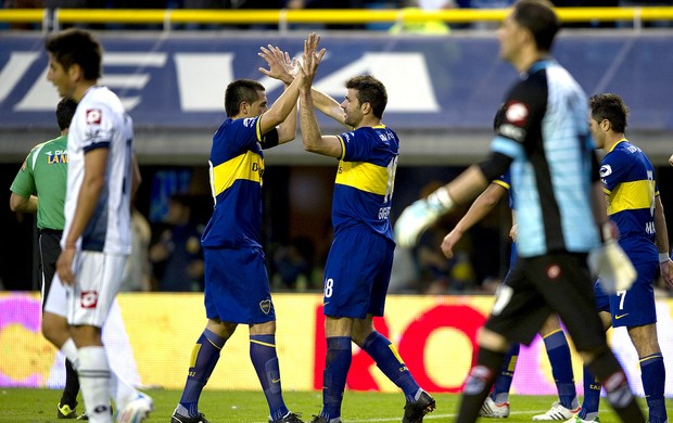 Riquelme e Gigliotti comemoração Boca Juniors contra o Quilmes (Foto: AFP)