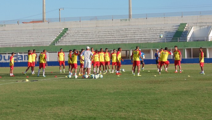 América-RN - treino - jogadores - Nazarenão (Foto: Carlos Arthur da Cruz/GloboEsporte.com)