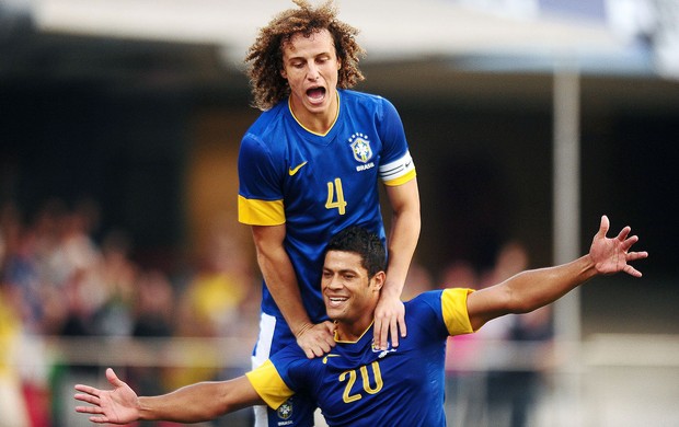 Hulk e David Luiz, Brasil x Africa do Sul (Foto: Marcos Ribolli / Globoesporte.com)