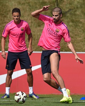 Piqué Barcelona treino (Foto: Agência Reuters)