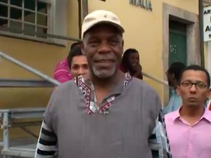 Danny Glover visitou o Pelourinho neste sábado (Foto: Reprodução/TV Bahia)