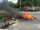 Ato público interrompe fluxo de veículos em avenida de João Pessoa