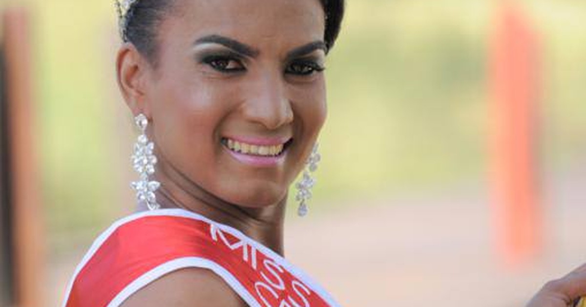 G Miss Gay Re Ne Trajes T Picos Em Noite De Gala Em Divin Polis