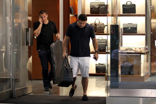 Ronaldo no shopping (Foto: Johnson Parraguez / Foto Rio News)