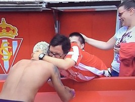 Neymar presenteia torcedor rival com camisa e o emociona (reprodução/instagram)