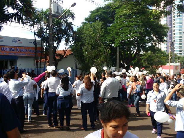 Funcionários da Santa Casa protestam contra quebra de acordo em Campo Grande (Foto: Graziela Rezende/G1 MS)