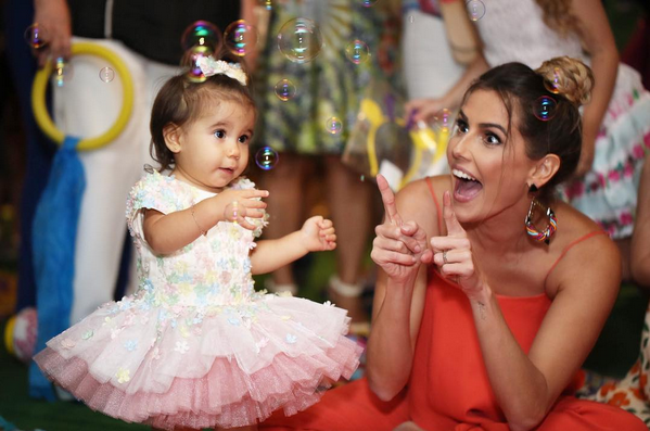 Maria Flor e Deborah Secco (Foto: Thalita Castanha/Instagram)
