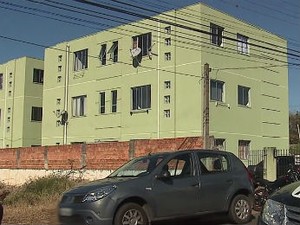 Homem tranca criança em quarto e mata mulher em outro, diz polícia (Foto: Reprodução / RPC TV)