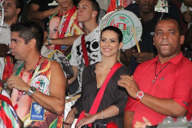 Cleo Pires em ensaio da Grande Rio (Foto: Rodrigo dos Anjos/ Ag. News)