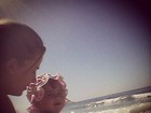 Debby Lagranha posta foto da filha na praia: 'Garota carioca'