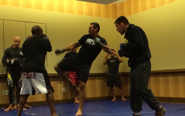 Fabricio Werdum, Rafael dos Anjos e Rafael Cordeiro (Foto: Ivan Raupp)