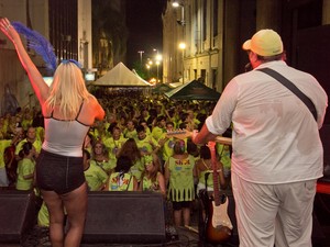 Bloco Vento Encanado se reuniu no Centro de Florianópolis (Foto: Luiz Evangelista/G1)