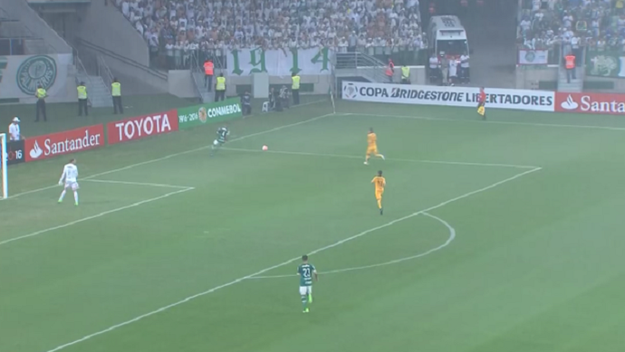 Rosario Central começou apertando as saídas de bola do Palmeiras, assumindo postura mais ousada (Foto: Reprodução)