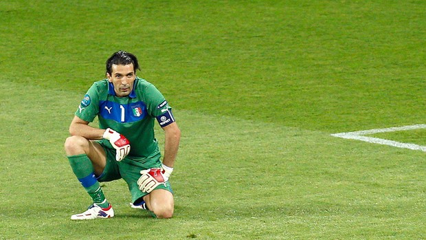 Buffon na final Espanha Itália  (Foto: AP)
