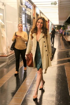 Giovanna Antonelli em shopping no Rio (Foto: Daniel Delmiro/ Ag. News)