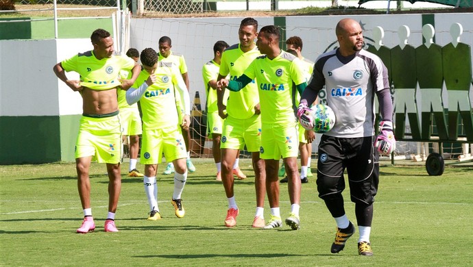 Jogadores do elenco do Goiás em treino (Foto: Rosiron Rodrigues/Goiás E.C.)