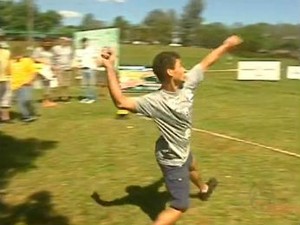 Torneio de Arremesso de Celular (Foto: Reprodução RPC TV)