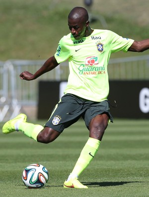 Ramires treino brasil (Foto: Mowa Press)