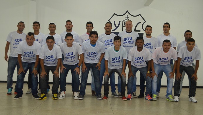 Ypiranga apresenta jogadores para o Amapazão 2015 (Foto: Rafael Moreira/GE-AP)