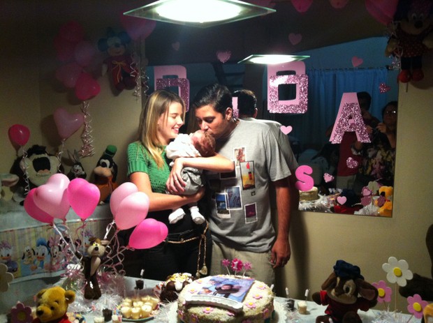 Debby faz festa para filha de 1 mês (Foto: Divulgação)